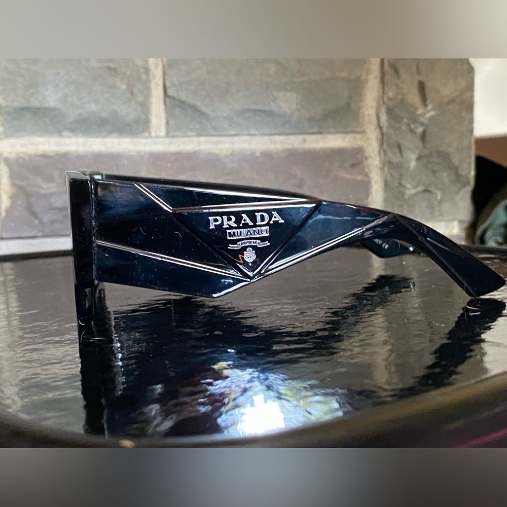 NWT Prada sunglasses,numbered,logo,case/accessories,registration card - Picture 8 of 14